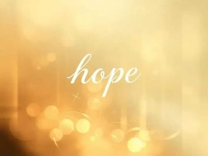 Imagem de uma luz brilhante simbolizando esperança e fé em Deus, com versículos bíblicos ao fundo.