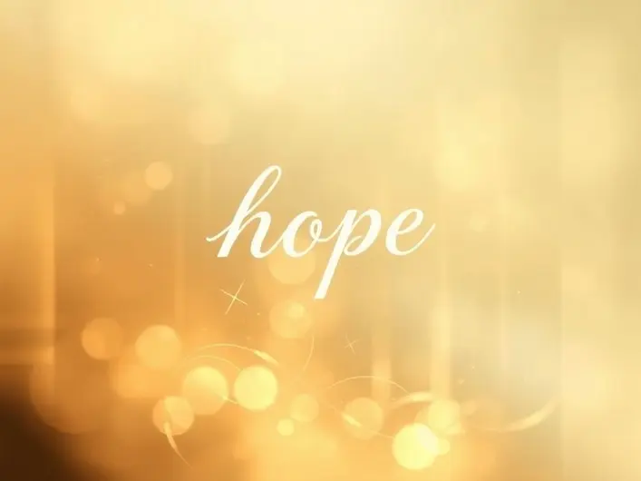 Imagem de uma luz brilhante simbolizando esperança e fé em Deus, com versículos bíblicos ao fundo.