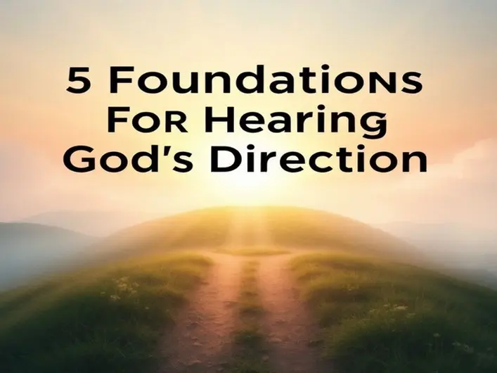 Cristão em oração, buscando a direção divina através da Bíblia e comunhão com irmãos na fé.